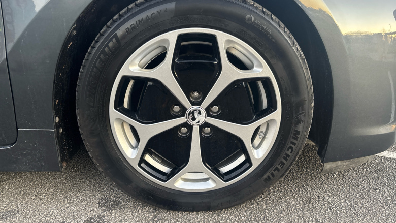 Vauxhall Ampera 111kW Positiv 5dr Auto Electric Hatchback